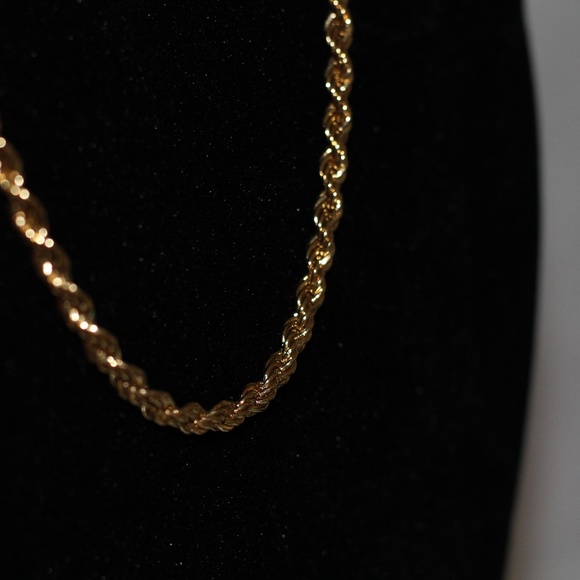 Moet Gold Link Necklace - Picture 4 of 9